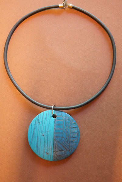Collier ras de cou plaque