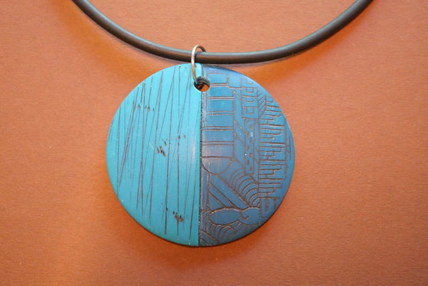Collier ras de cou plaque