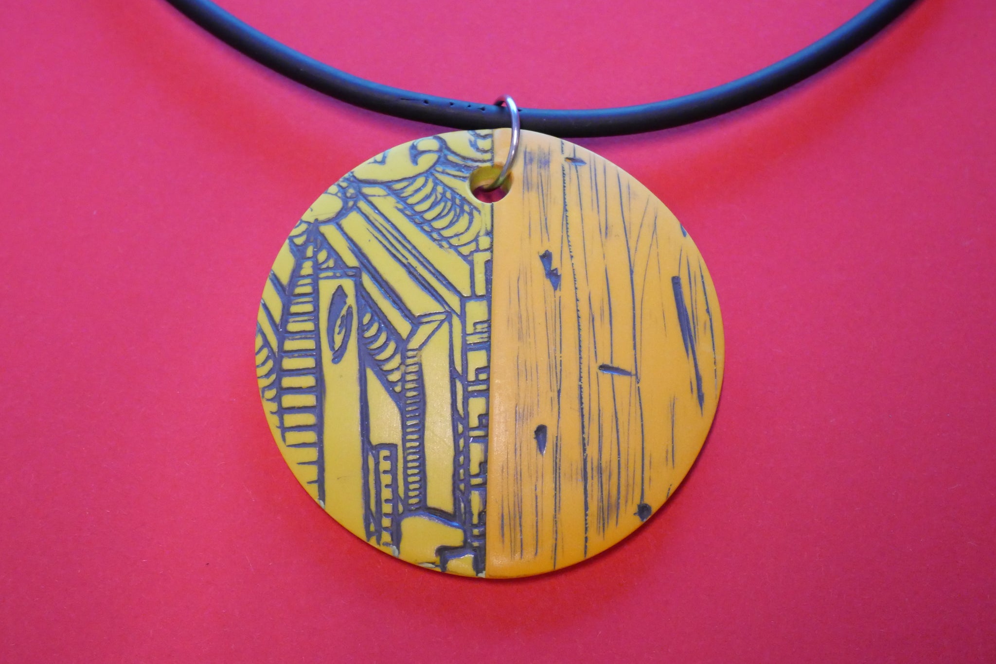 Collier ras de cou plaque