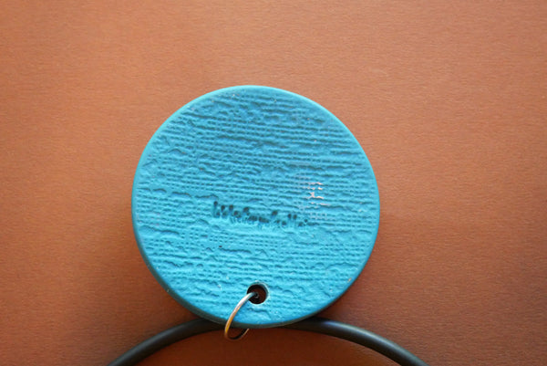 Collier ras de cou plaque